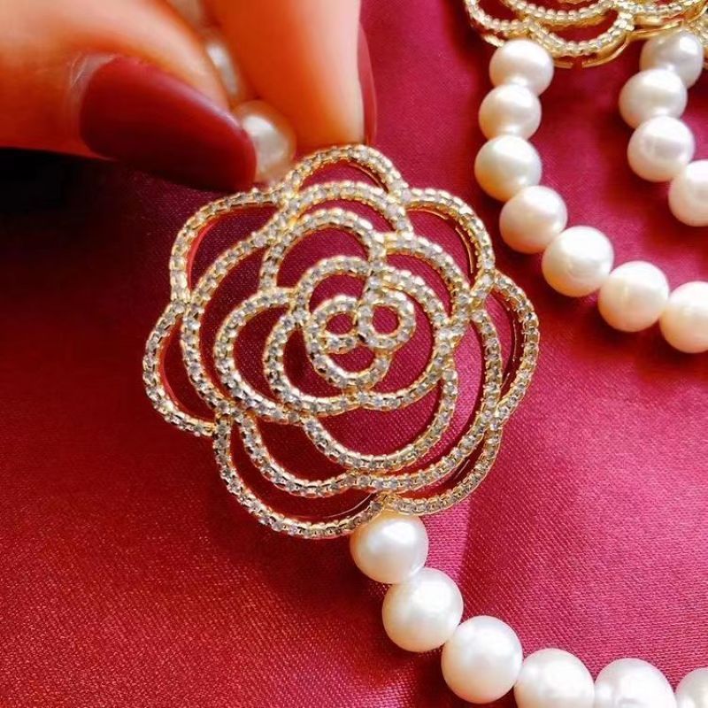 PEACH ACCESSORIES Long Pearlies Necklace with Gold Camellia Detail
