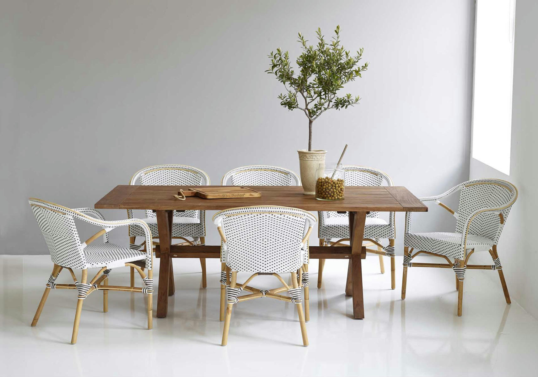 MADELEINE - Fauteuil empilable en rotin et blanc