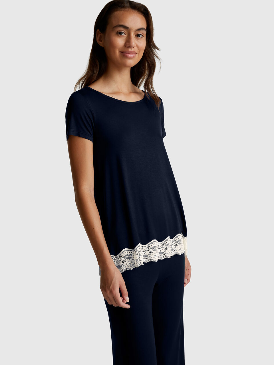 Short sleeve top with lace