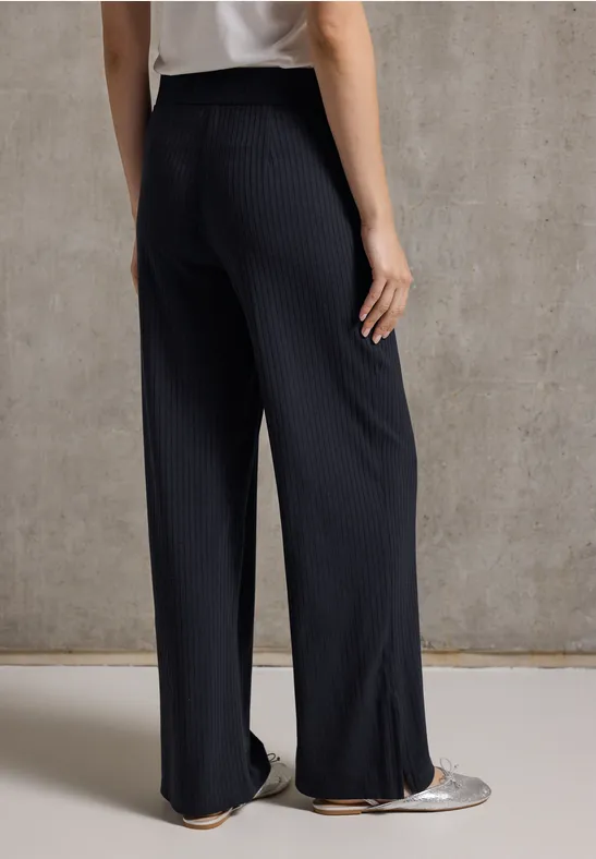 Ripp-Hose mit Schlitzen