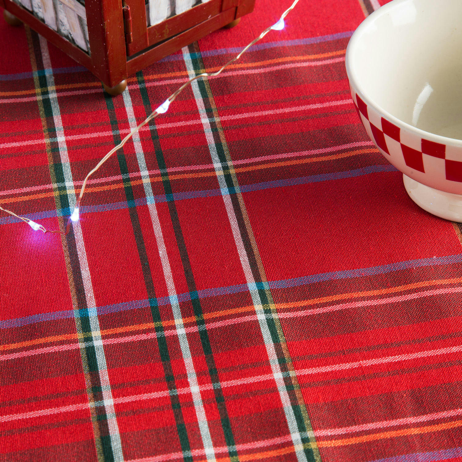 EDIMBURGO - Nappe imprimée rouge avec traitement anti-taches coton 140x200 cm