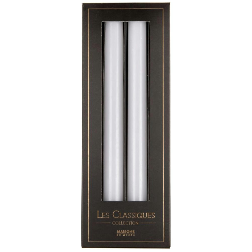 - Bougies longues blanches (x4)