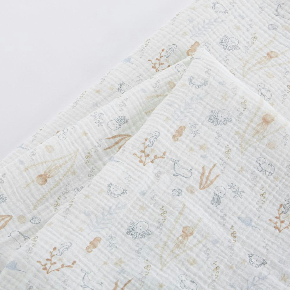 SAINT-MALO - Lange bébé en gaze de coton bio corail et bleu imprimé fonds marins 120x120