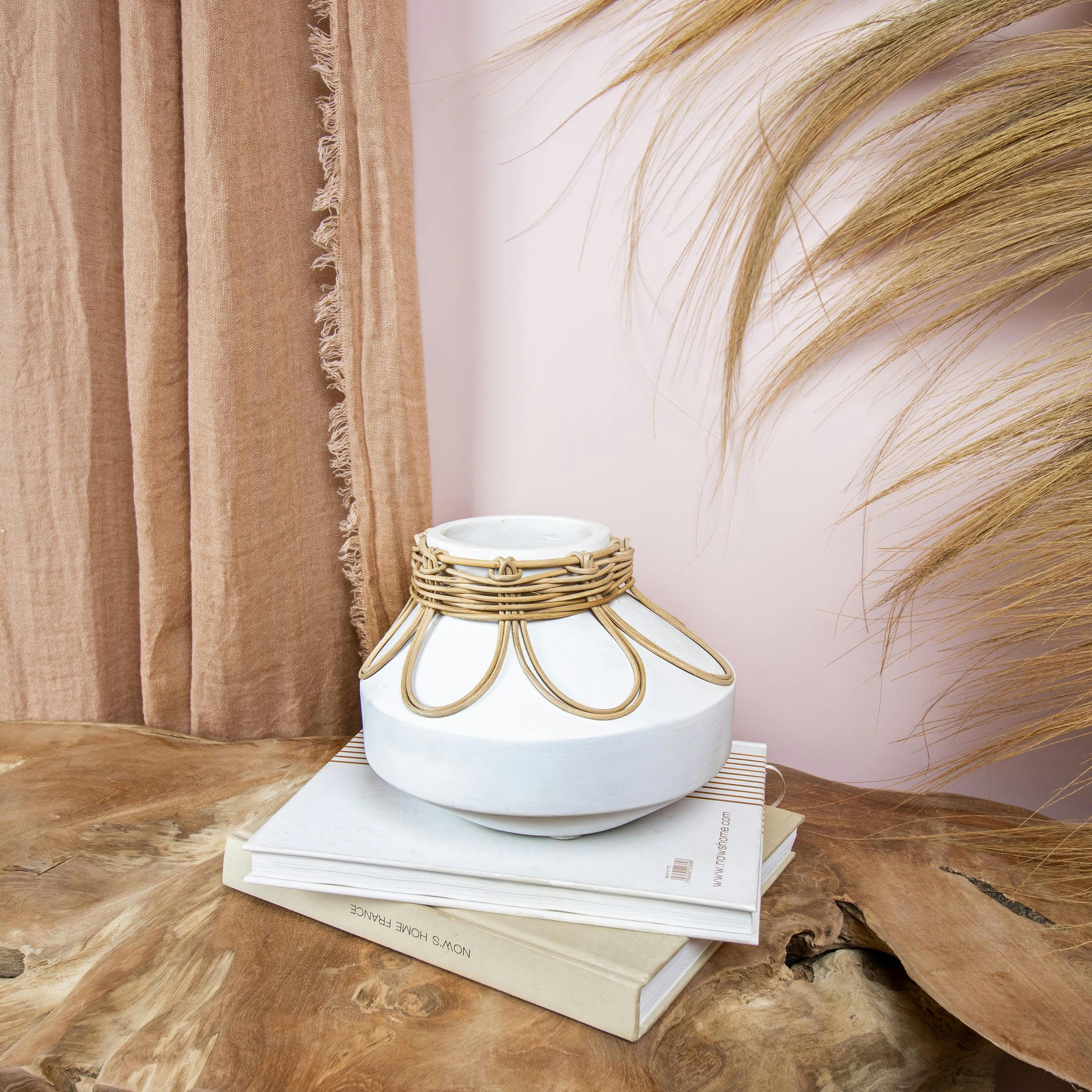 NOUR - Vase en béton et rotin blanc h16cm