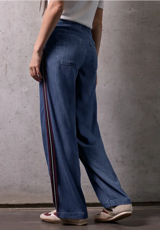 Jeans mit Gallonstreifen