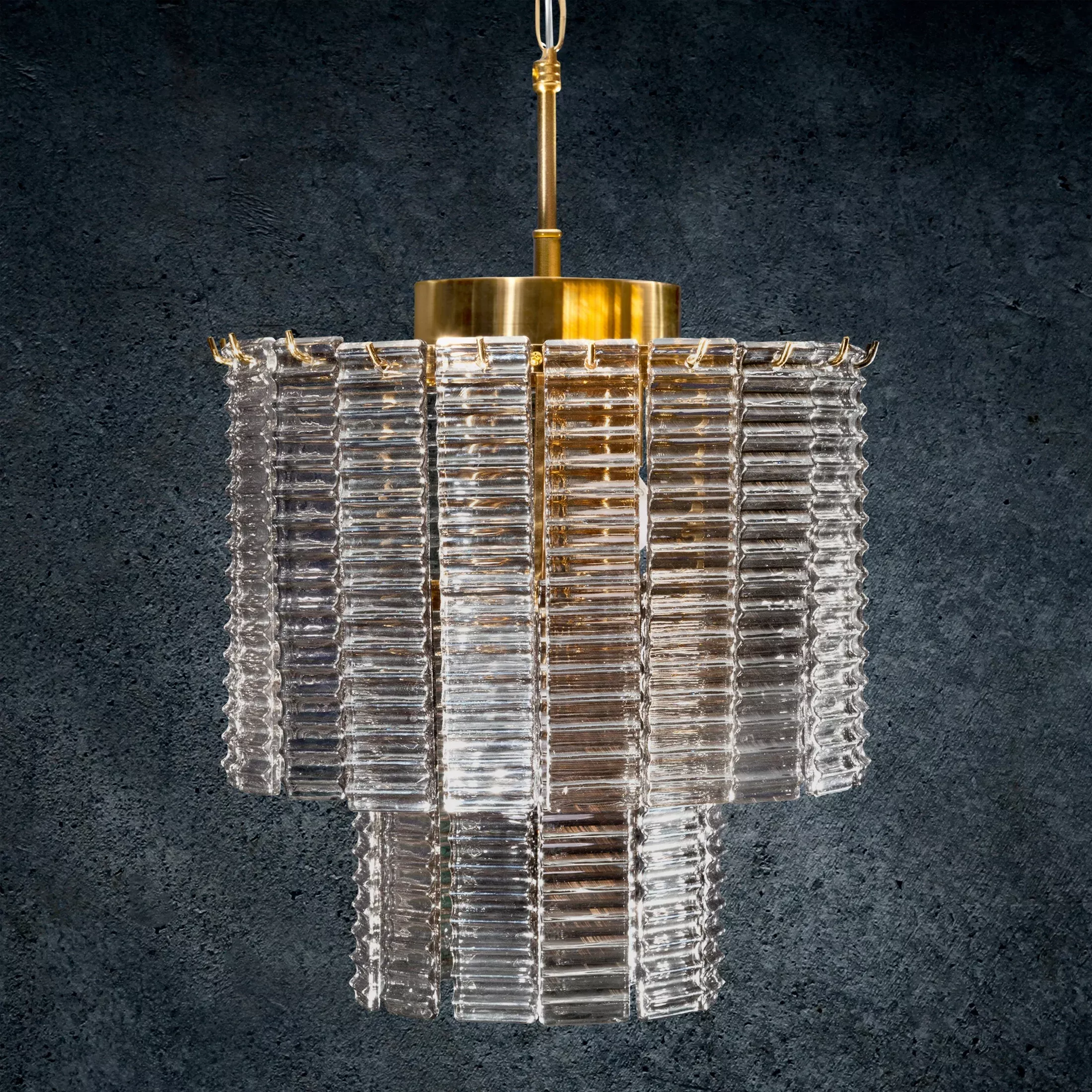 Lampa wisząca do salonu złota DALIA z prostokątnymi szklanymi eleganckimi zawieszkami