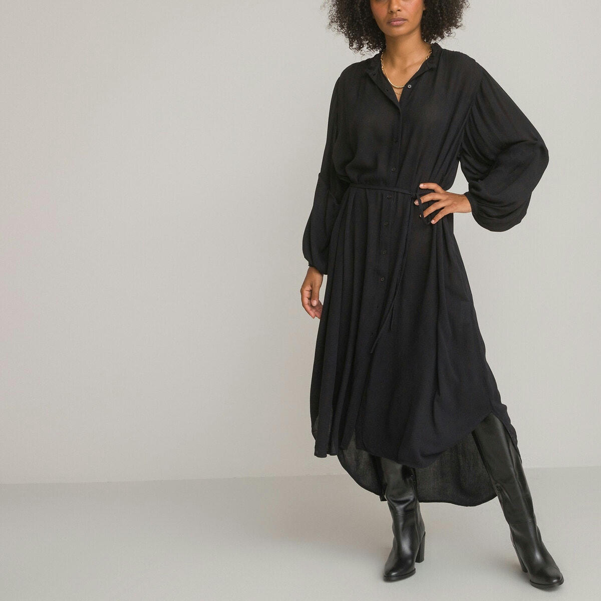 Robe longue, col rond, manches ballon