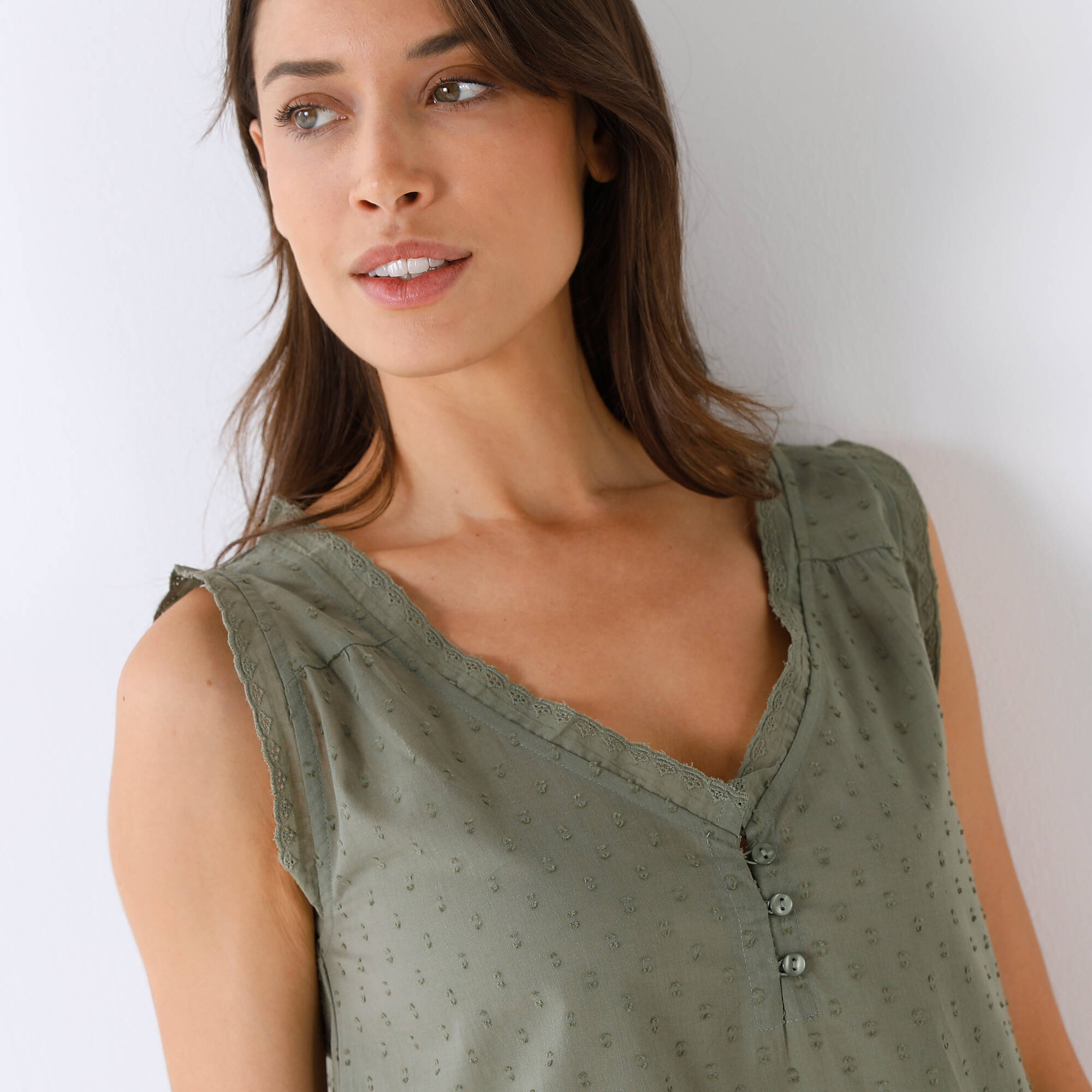 Chemise de nuit légère en voile de coton effet plumetis, sans manches