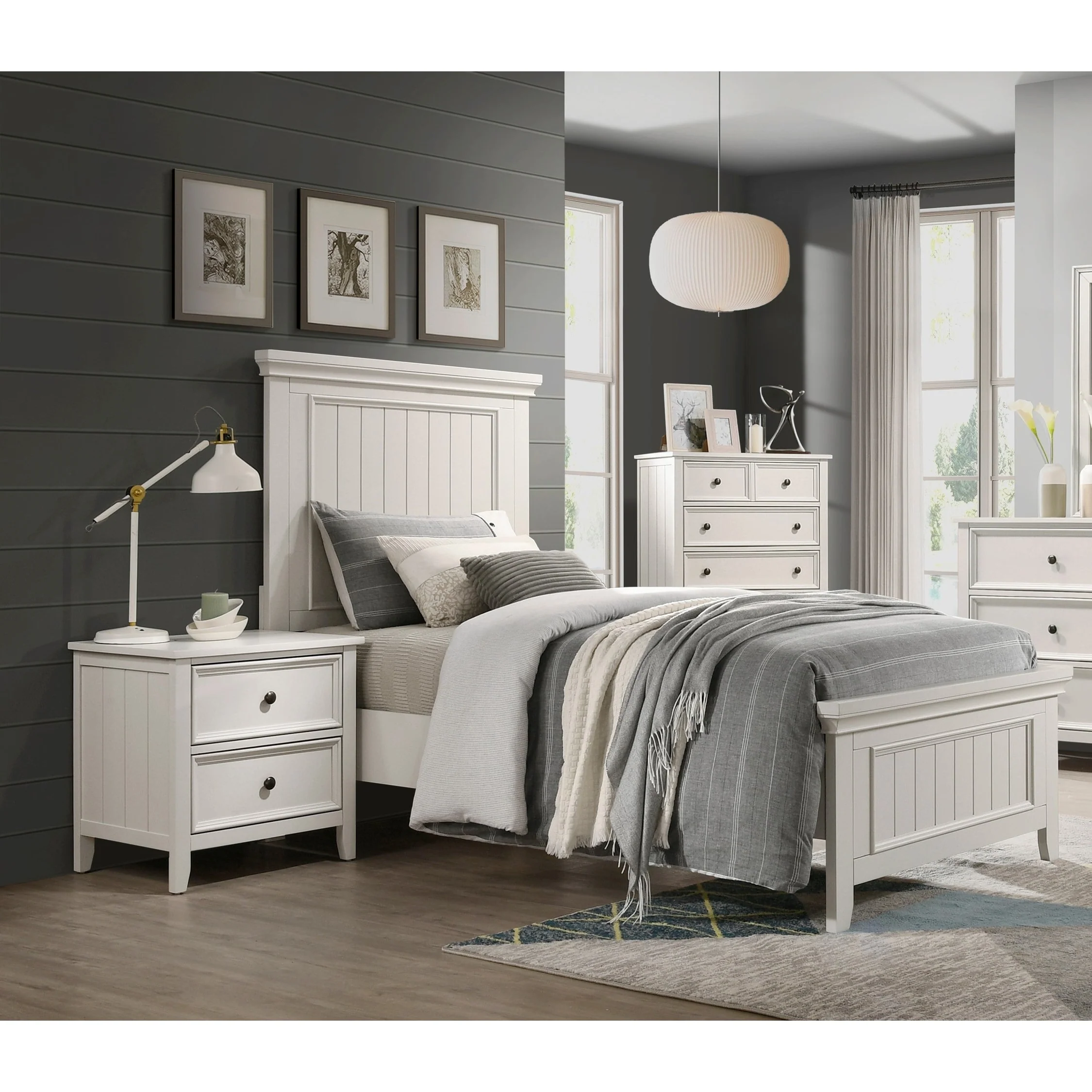 Classic 3pc Bedroom White Finish Bed Chest Nightstand Set