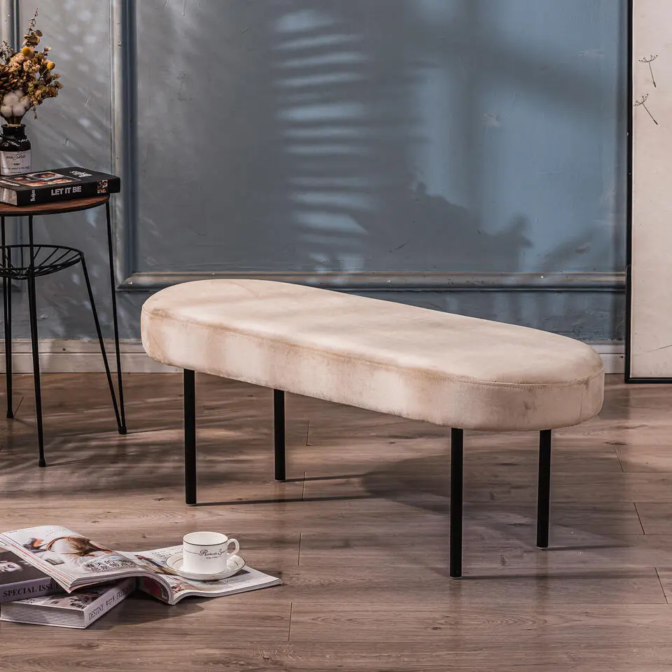 Metalen en fluwelen beige bank