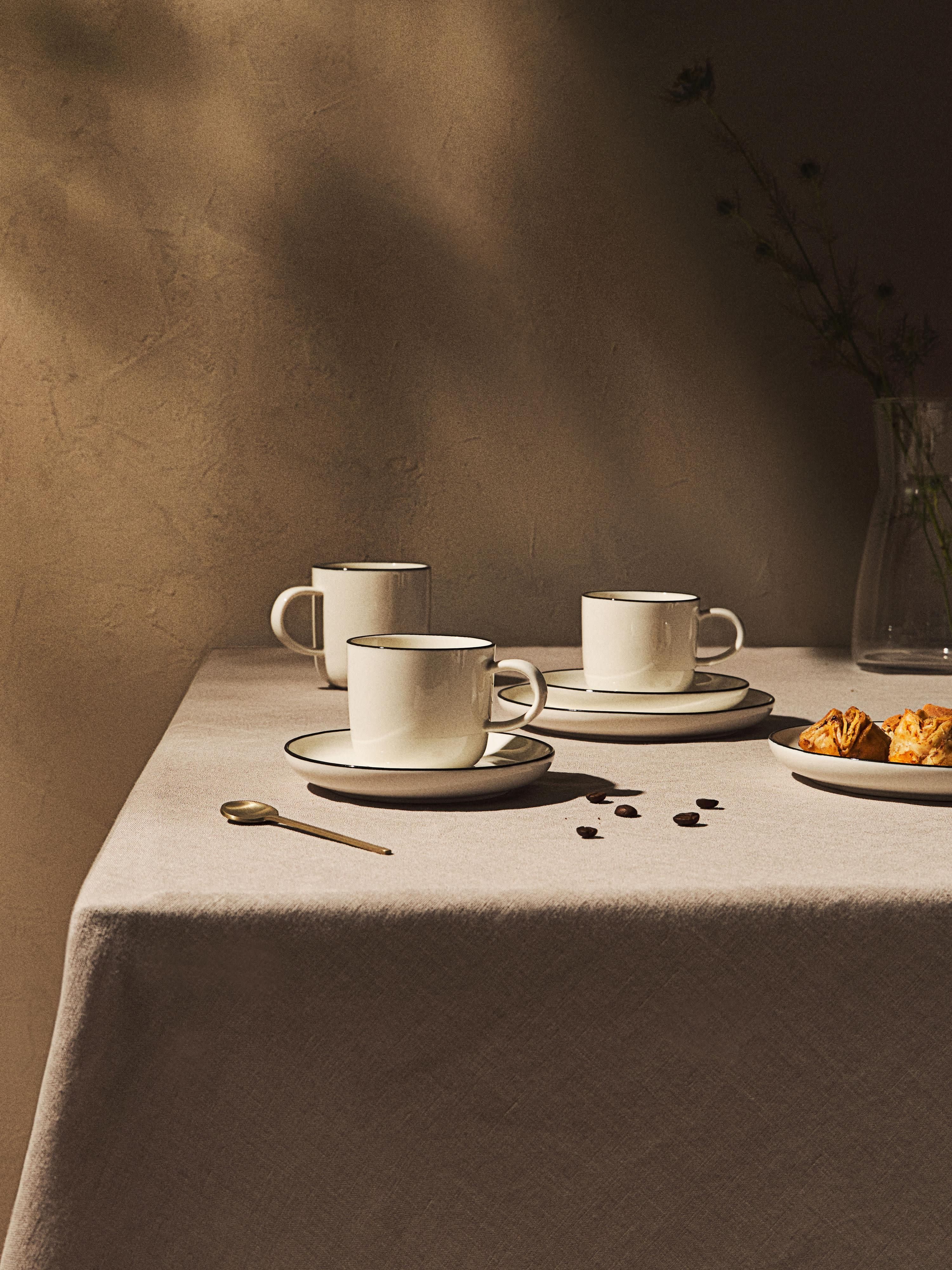 Porzellan-Kaffeetassen Facile mit Untertassen, 2er-Set
