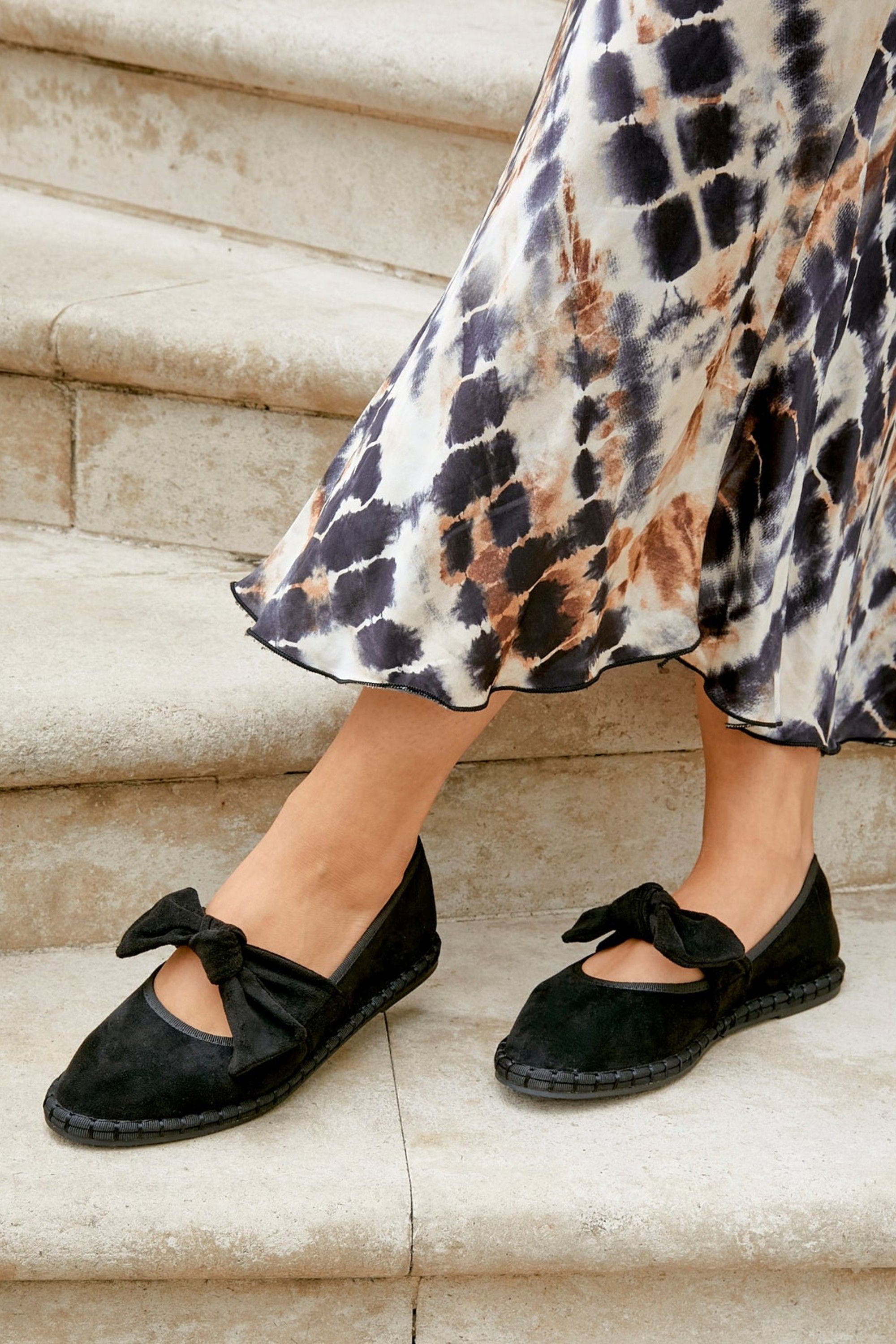 Linzi Pout Black Faux Suede Pumps