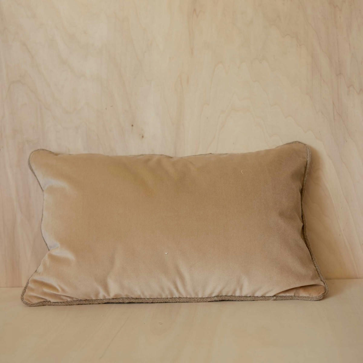EQUILIBRE - Coussin en velours beige 40x65