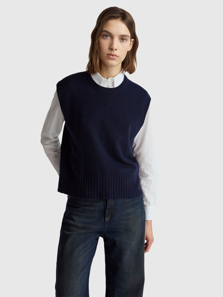 Vest in wool and viscose blend