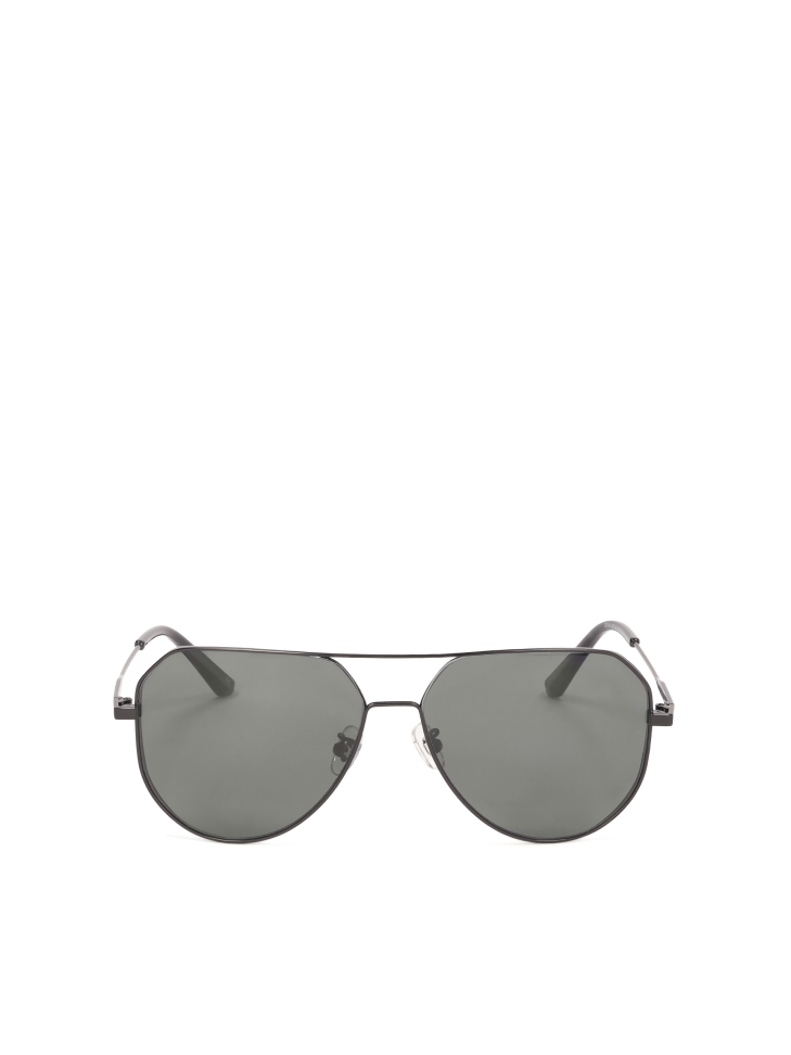 Sunglasses with unique frame