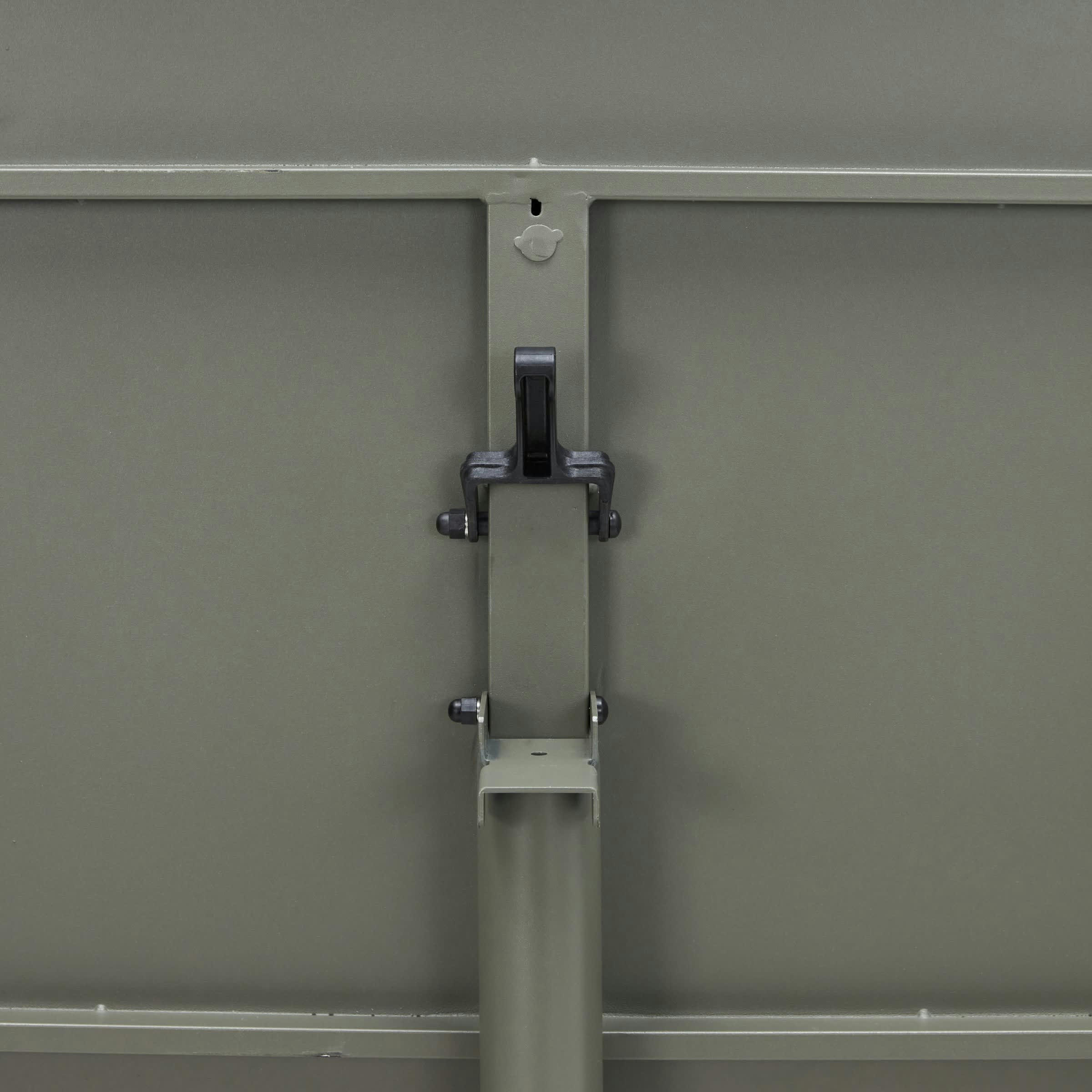 HELO - Table de repas carrée 4 places en métal vert