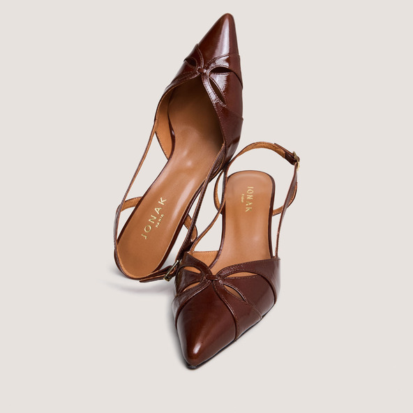 Escarpins slingbacks à bouts pointusen cuir brillant marron | DAMOUR