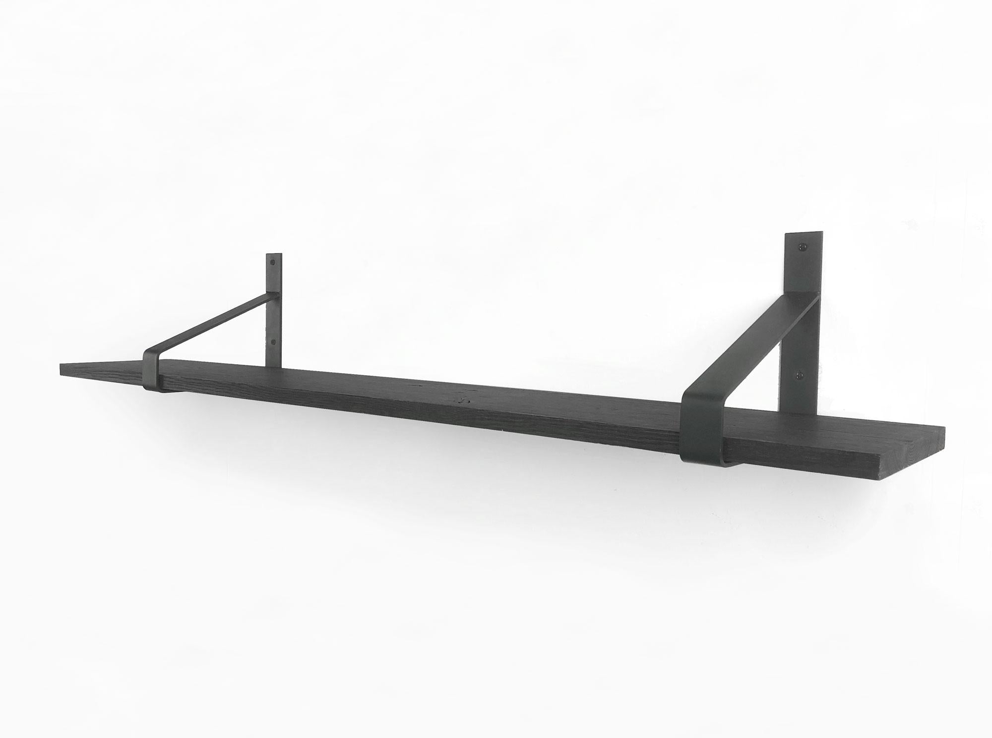 Woodbrothers 18mm wandplank recht zwart 150cm in 20cm diepe dragers