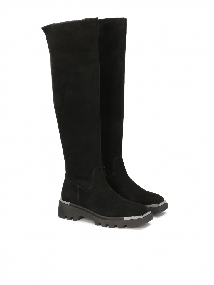 Suede boots with trep sole