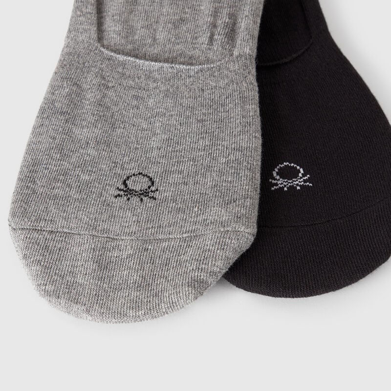 Two pairs of solid color ankle socks