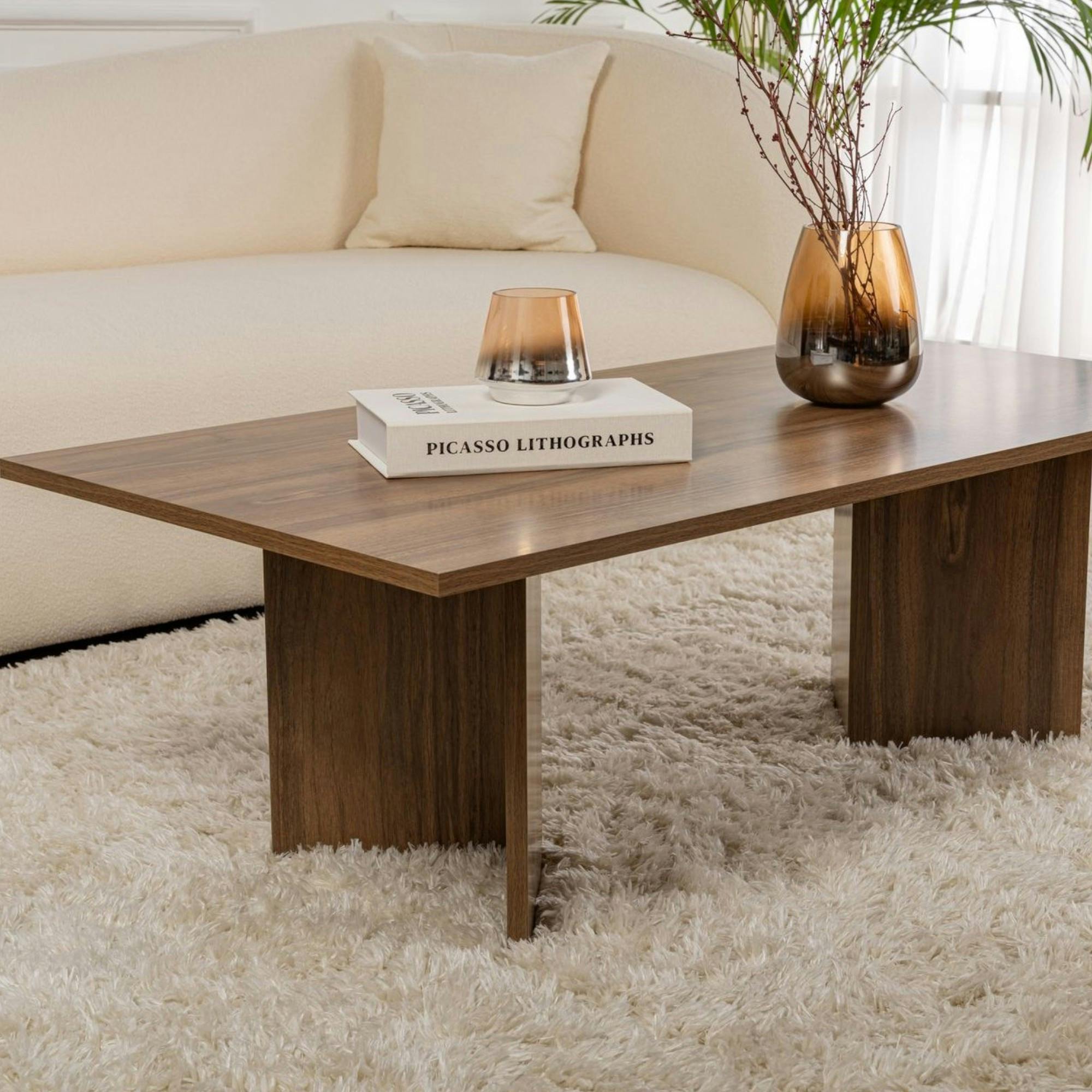 Table basse moderne effet bois de noyer - pieds en V MARFA
