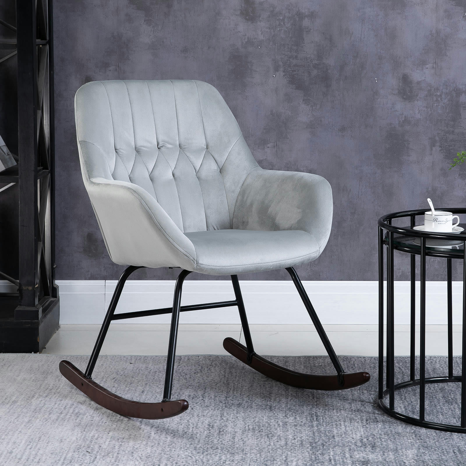 - Fauteuil à bascule grand confort velours gris clair