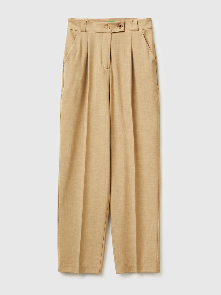 Carrot fit trousers