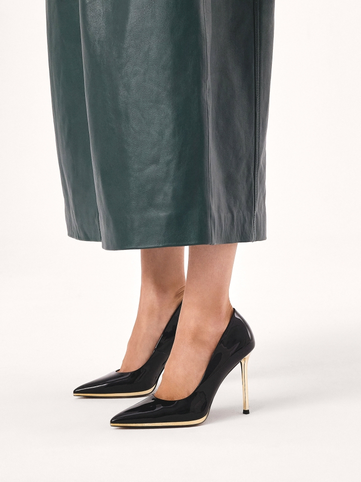 Black patent leather pumps with gold heel