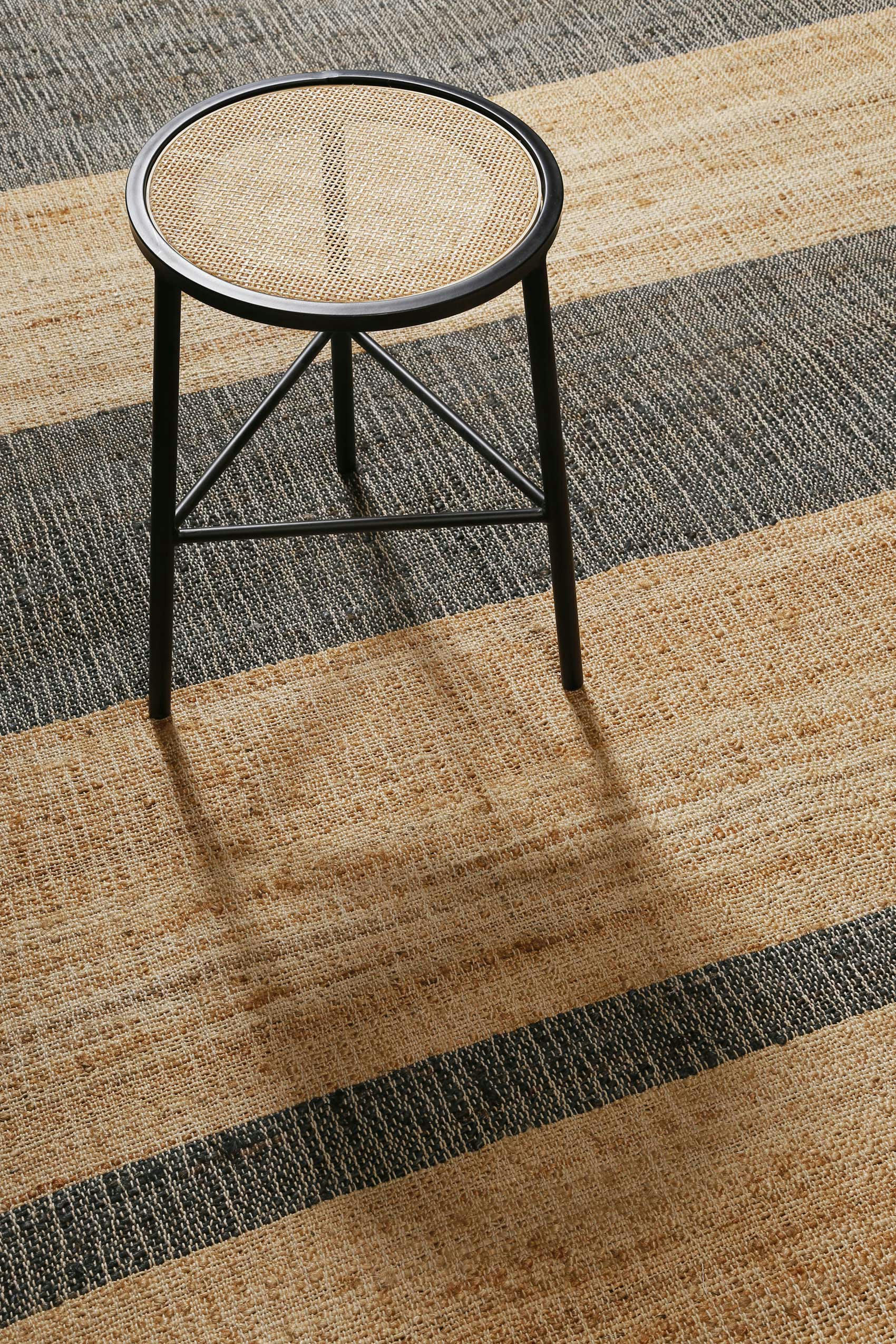 VANTE - Tapis plat tissé main à franges rayé anthracite et brun 130x190