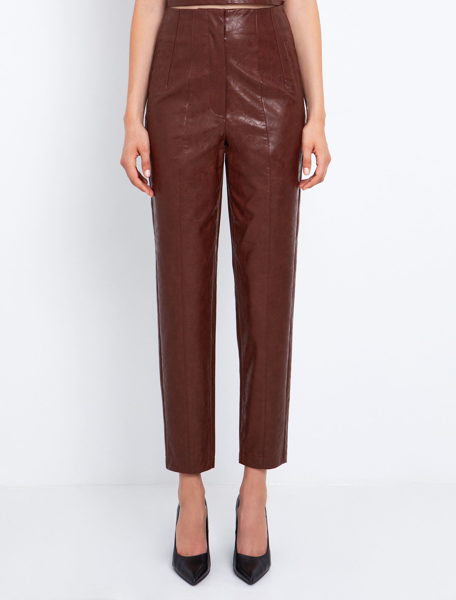 Ψηλόμεσο παντελόνι από δερματίνη