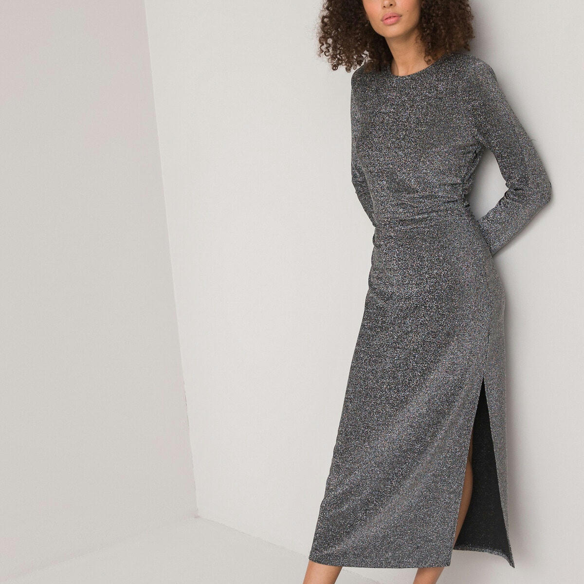 Robe pailletée longue, décolleté dos