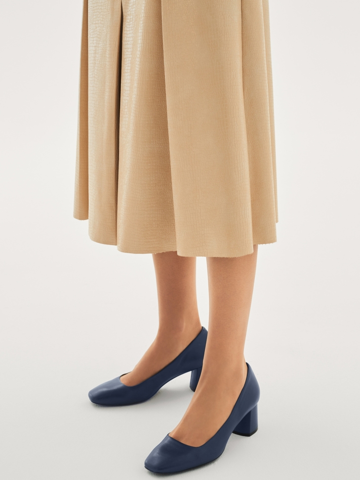 Ladies' navy blue pumps