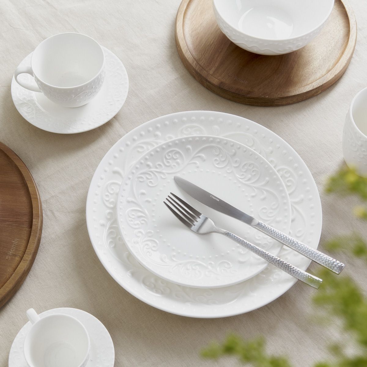 Talerz SYLIA obiadowy biały z ornamentem 27 cm