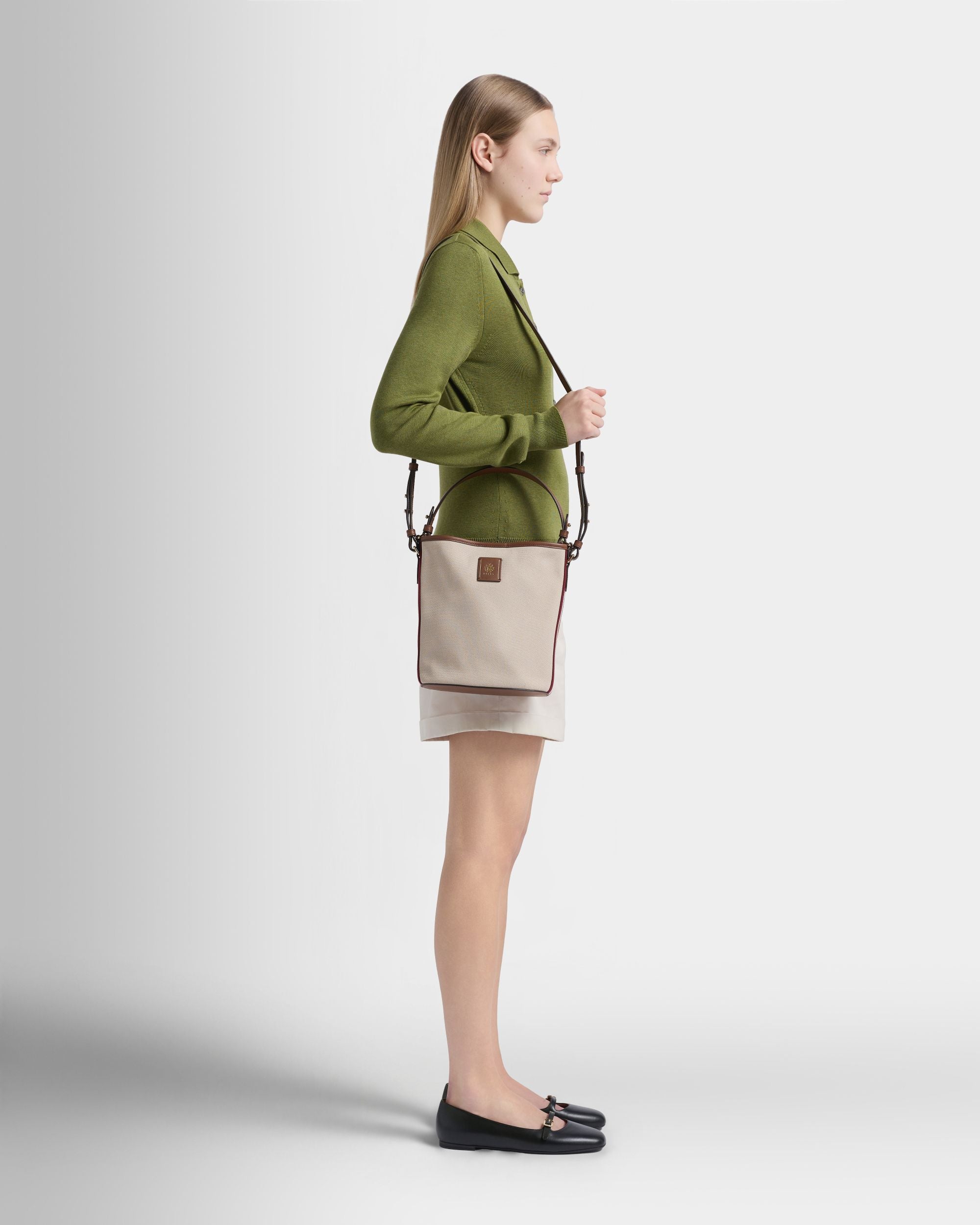 Beuteltasche Edelbliss aus naturfarbenem Canvas mit Bally-Ribbon-Detail