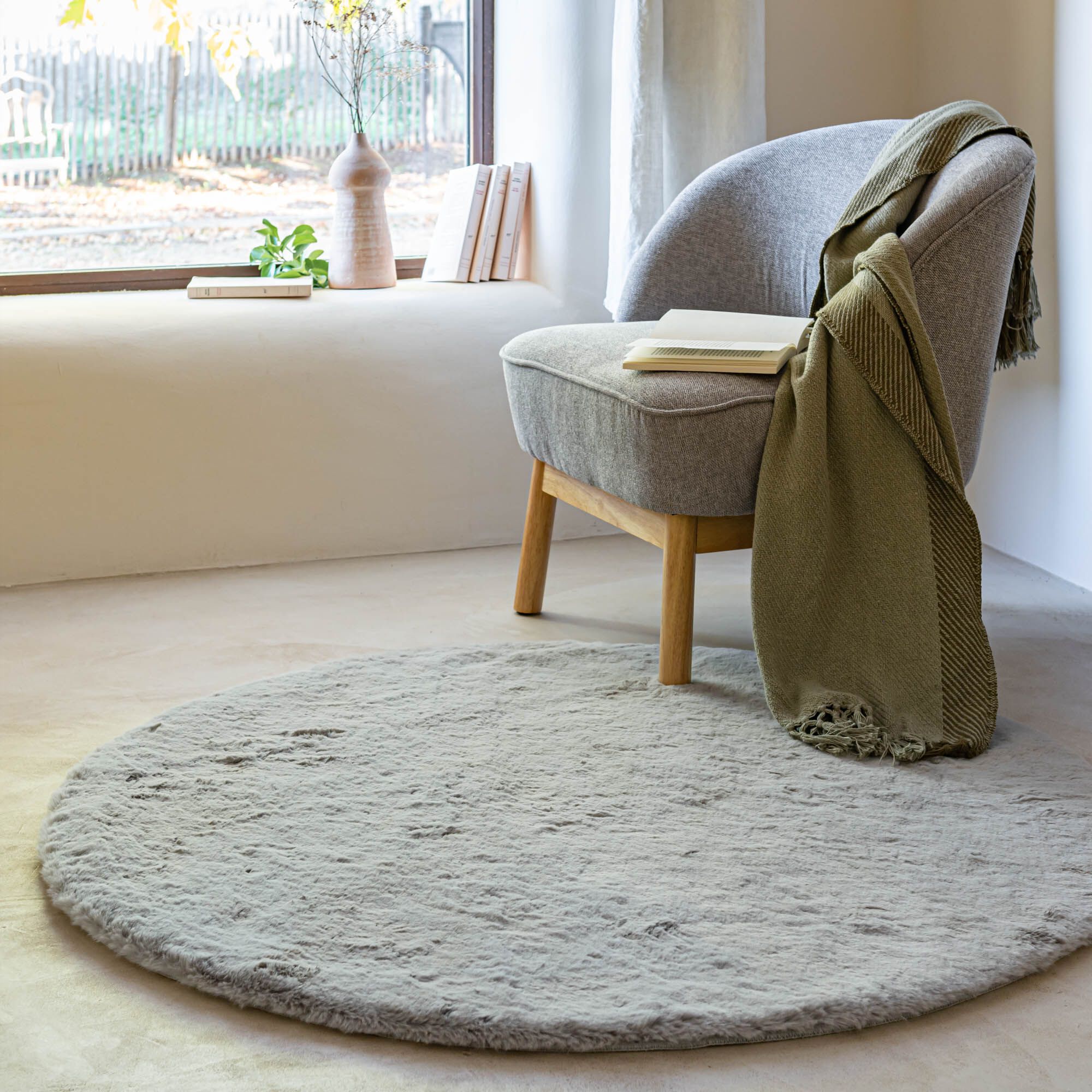JOUVE - Tapis imitation fourrure - gris D120cm