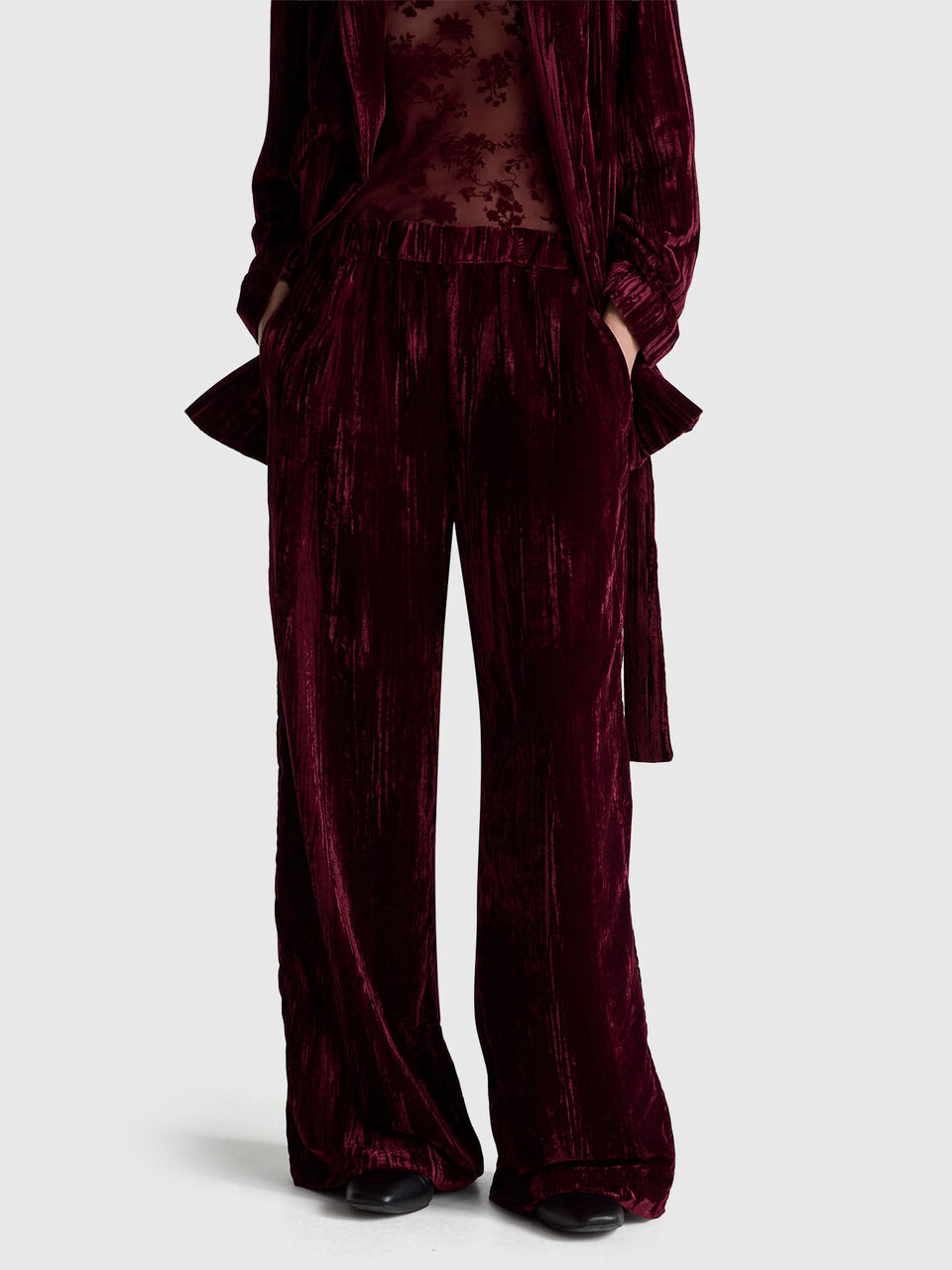 Wide trousers in smooth velvet