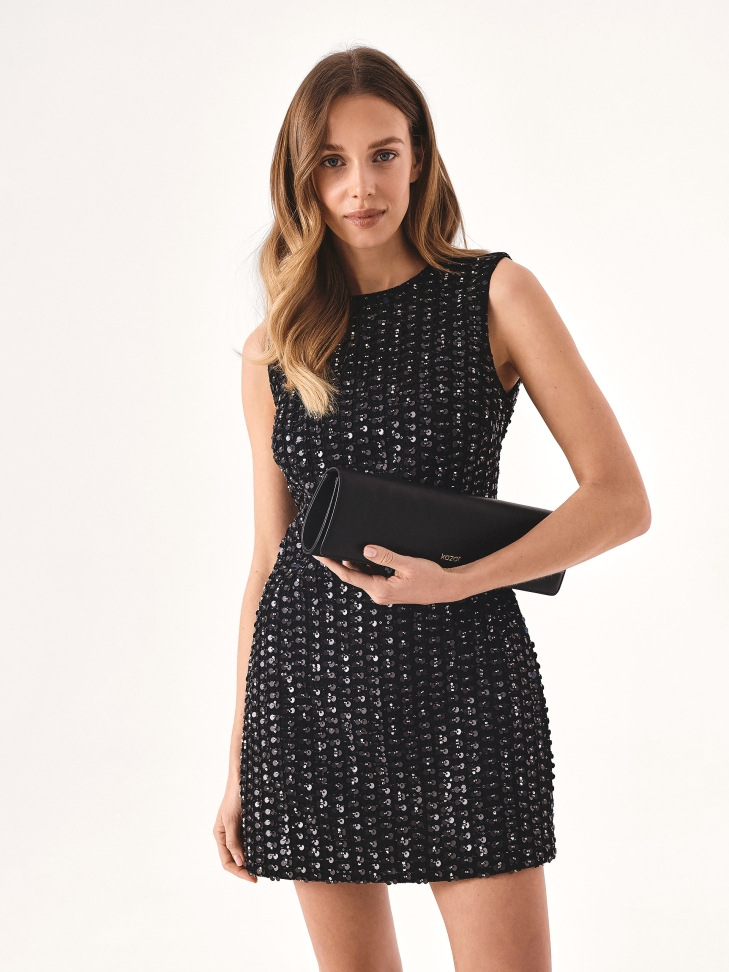 Elegant black clutch bag with oblong shape