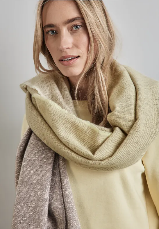 Schal mit Farbverlauf