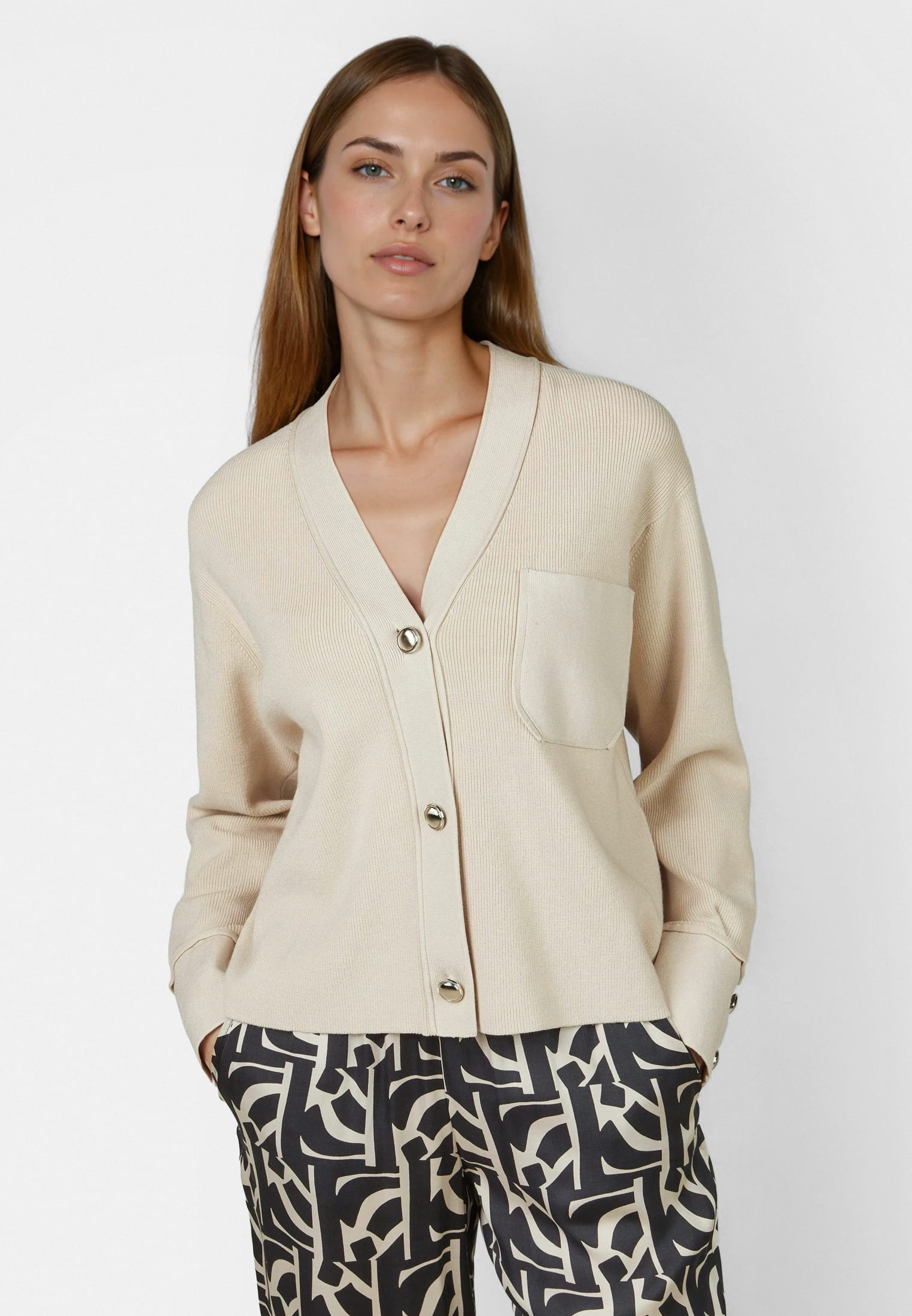 Strickjacke im Hemdenstil
