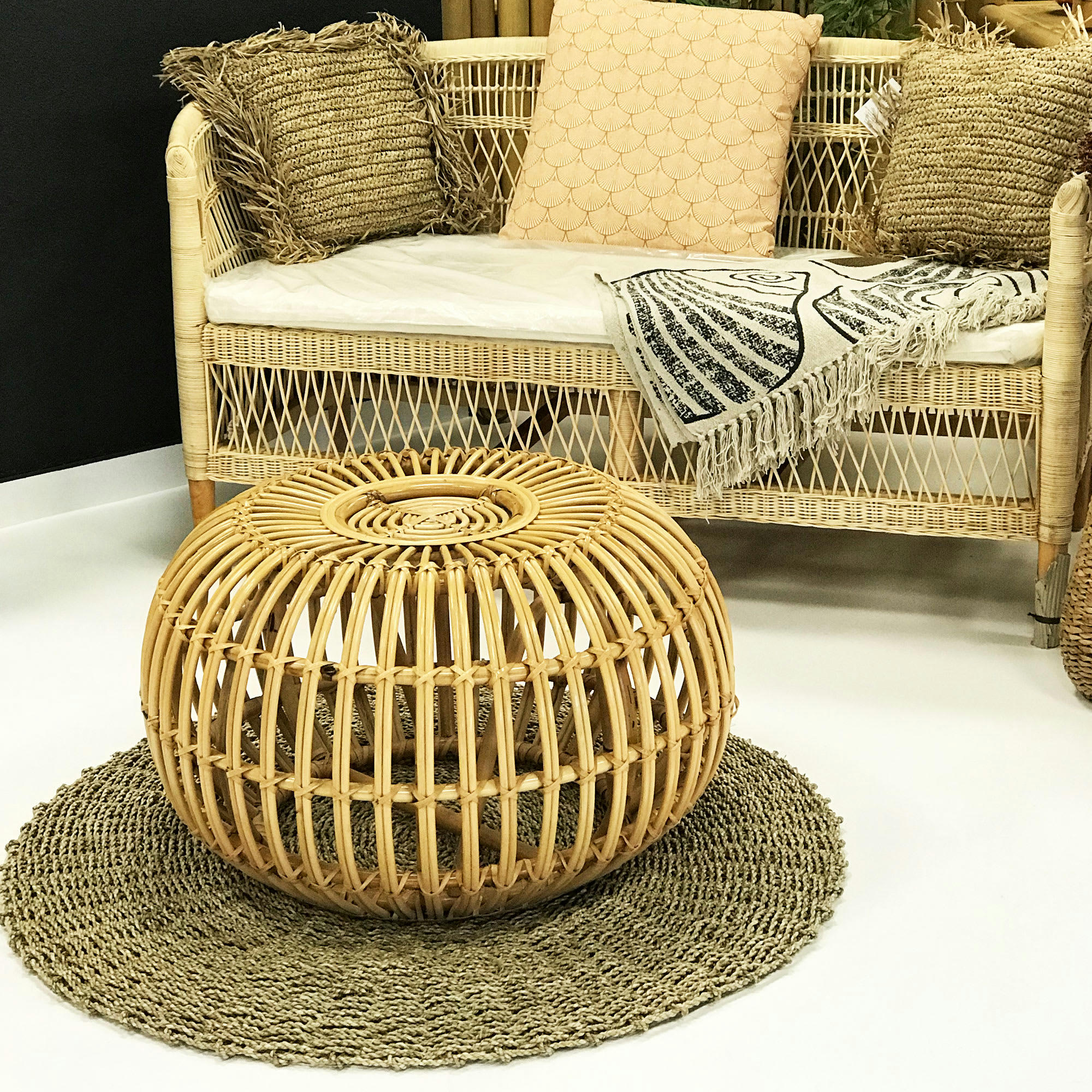 ILIOS - Banquette en rotin et pieds en teck