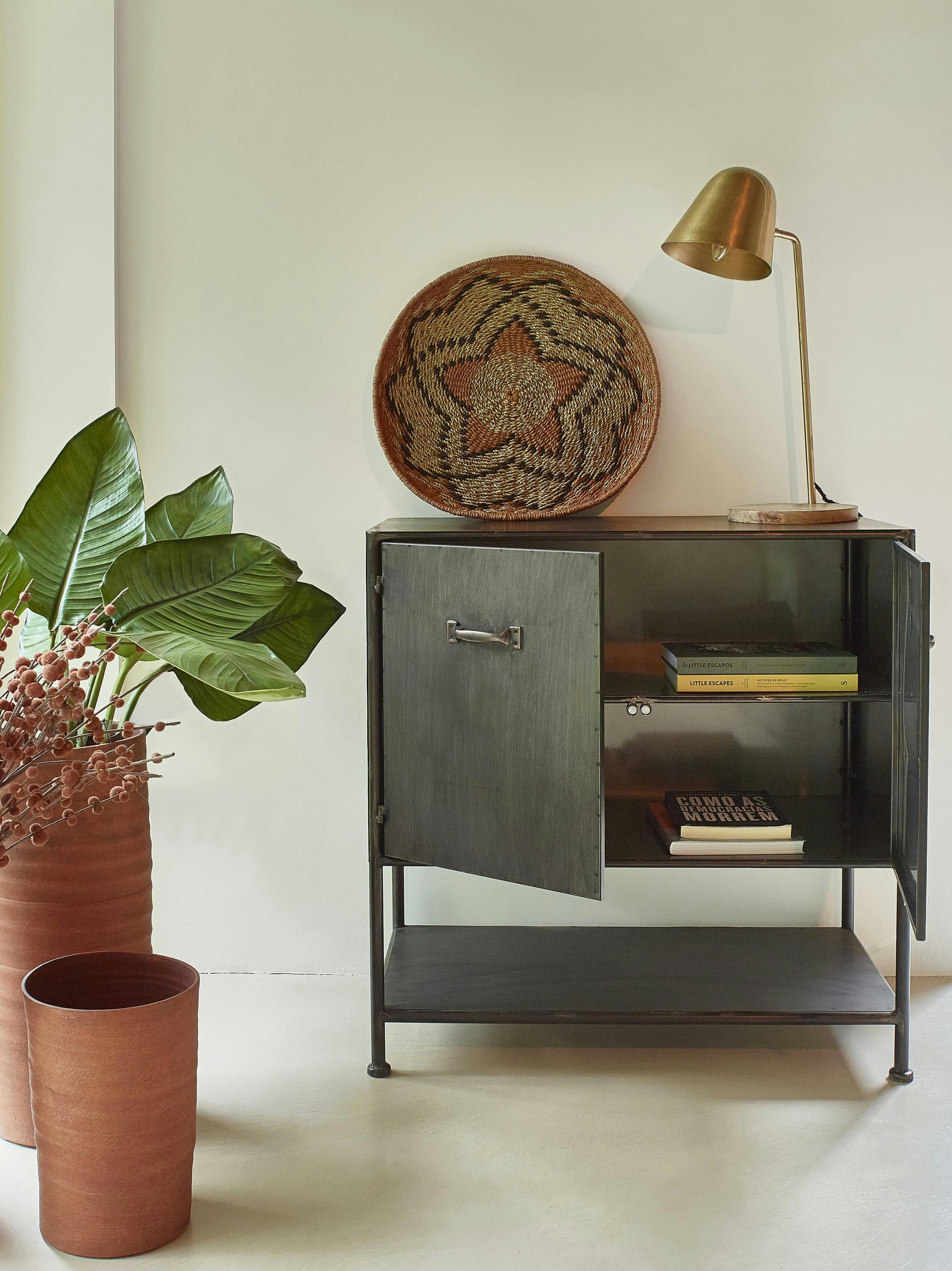 TYPOGRAPHIC - Armoire en métal noir