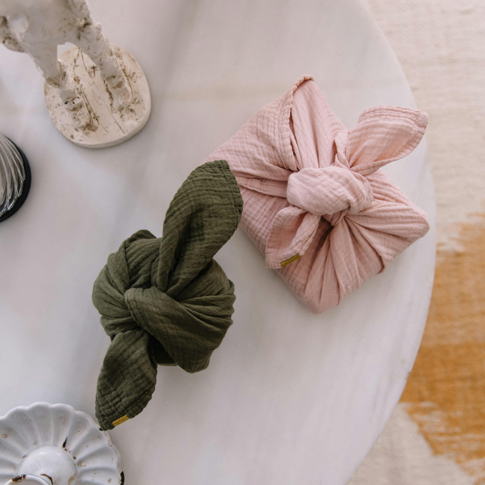 - Torchon en double gaze de coton rose délicat