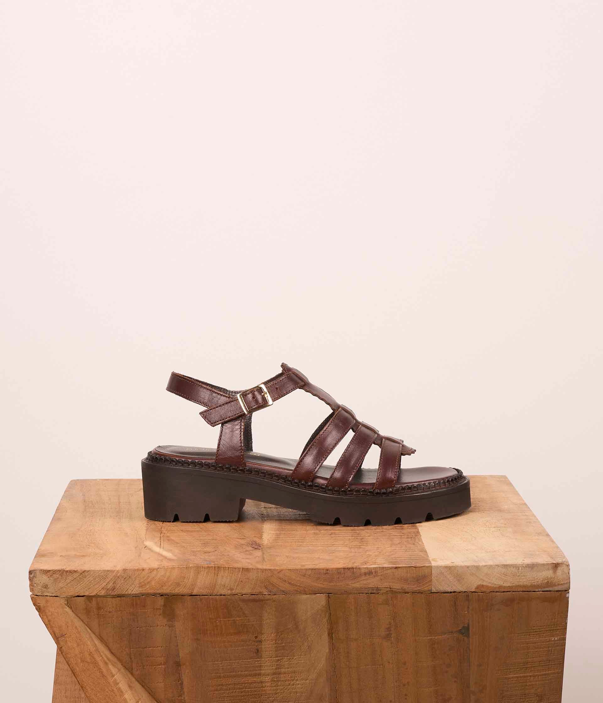 Sandales en cuir marron Isidole
