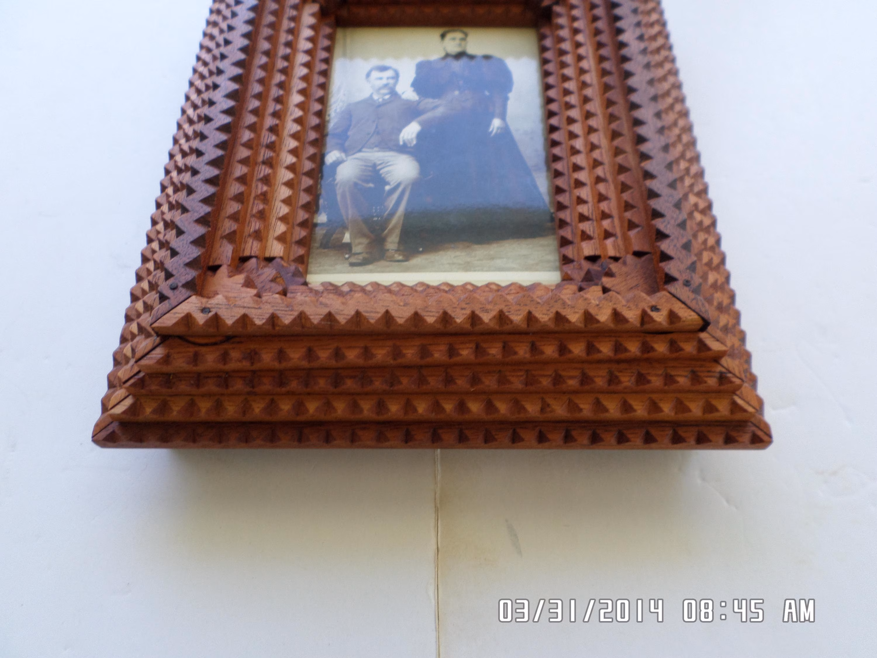 Handcarved Mahogany Tramp Art Frame, 5-Layer Folk Picture Frame (4x6 Opening)