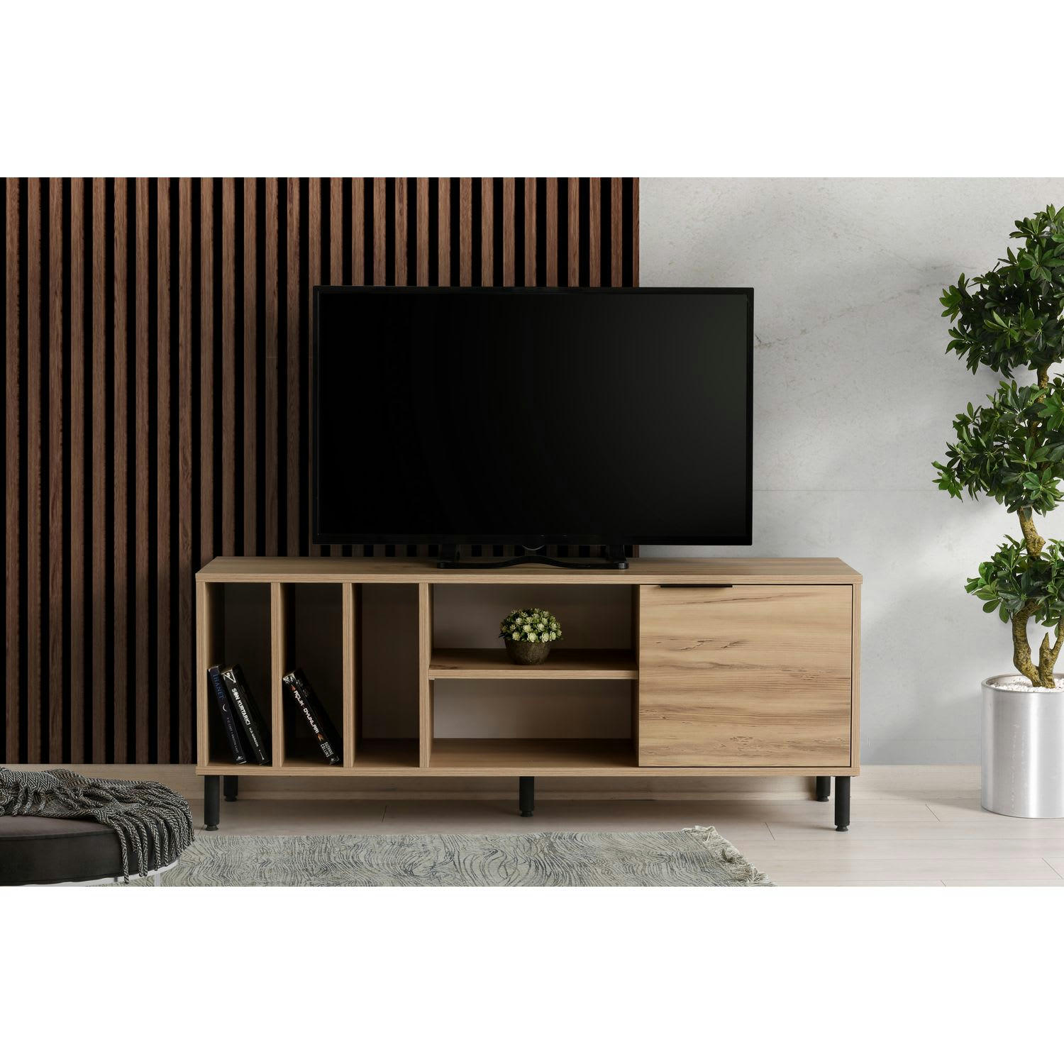 - Meuble tv avec 5 niches de rangement et une porte en panneaux de