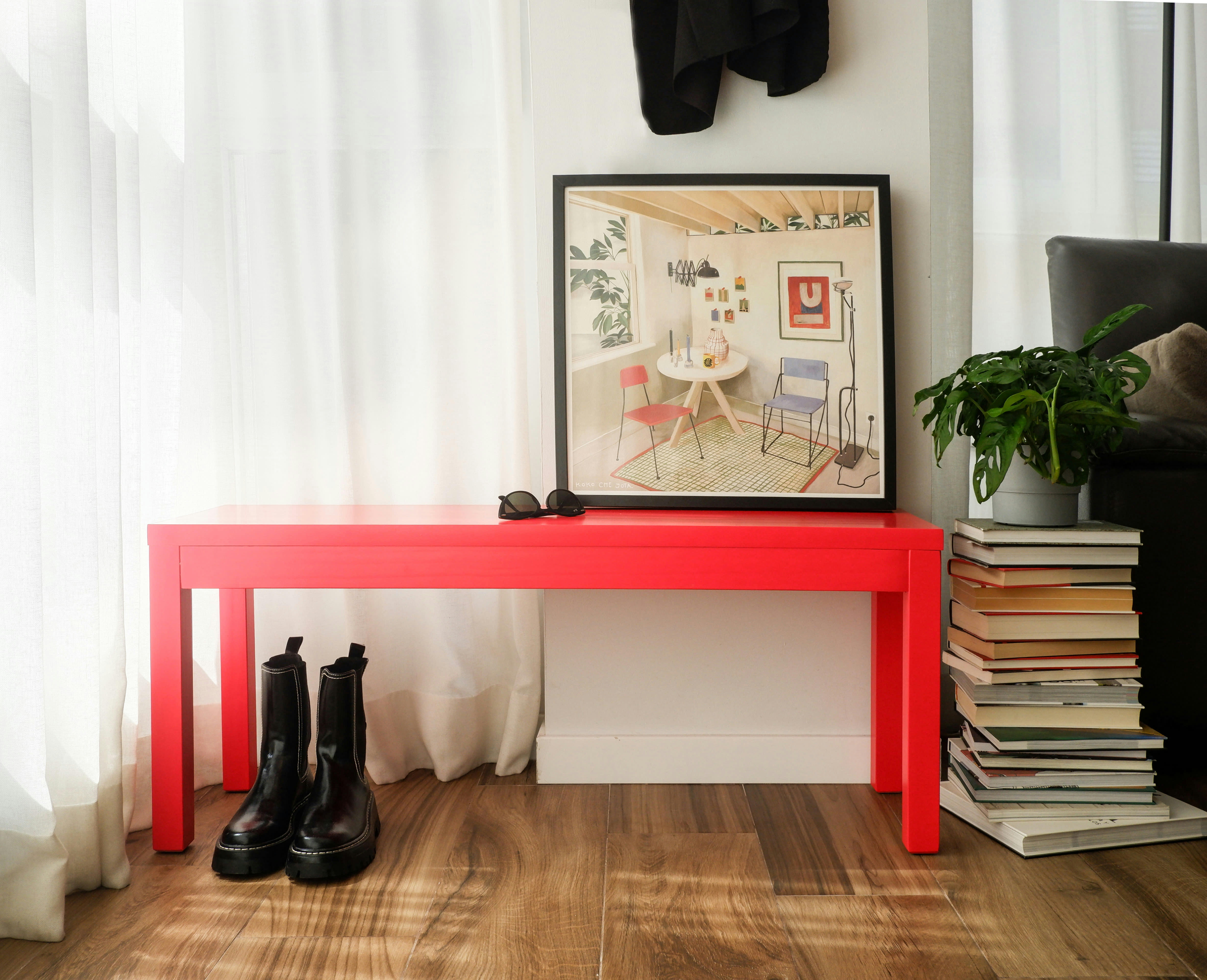 BLOCKIE-JULIETTE - Banc en pin massif laqué rouge flamme.