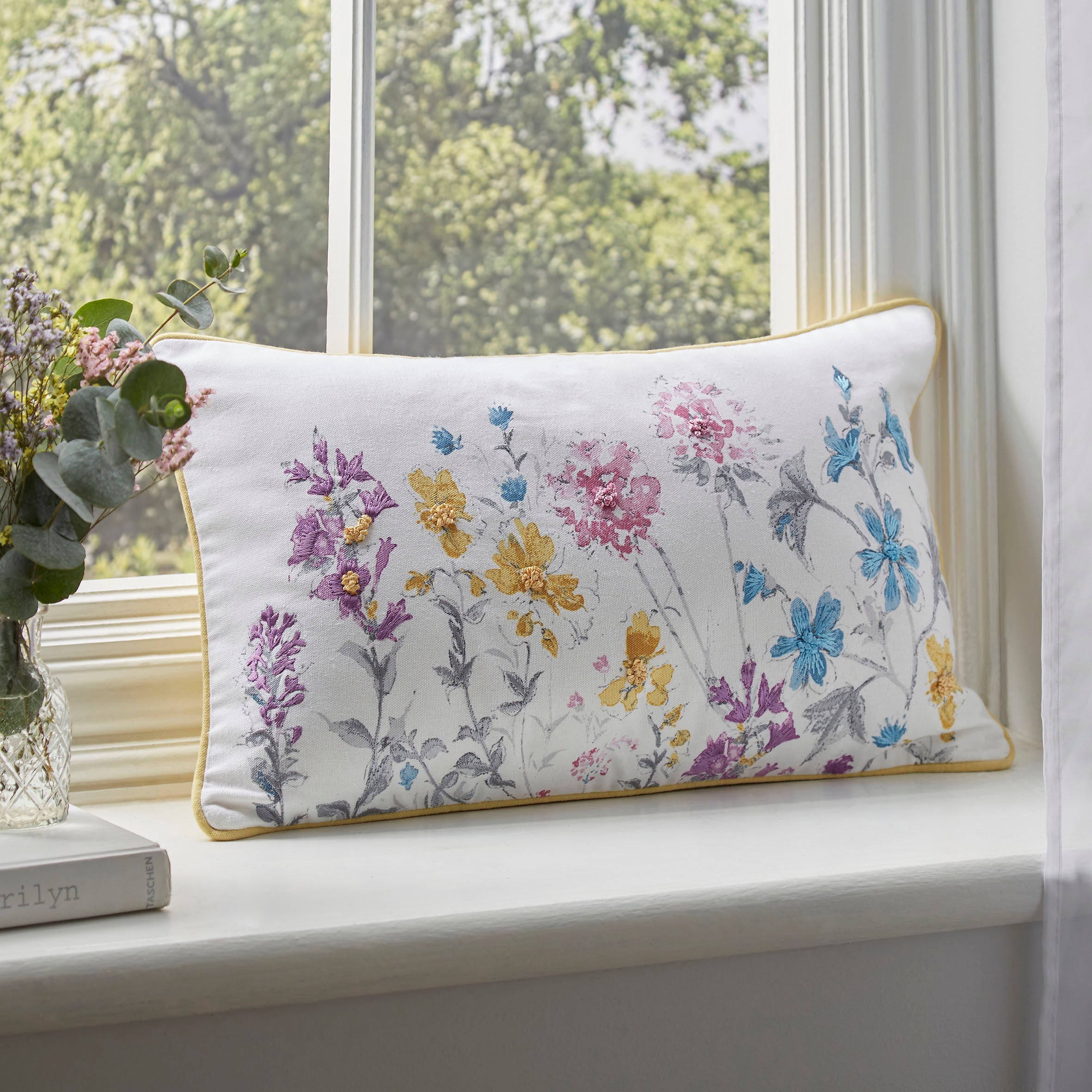 Laura Ashley Sierkussen Wild Meadow Multi 30x50cm