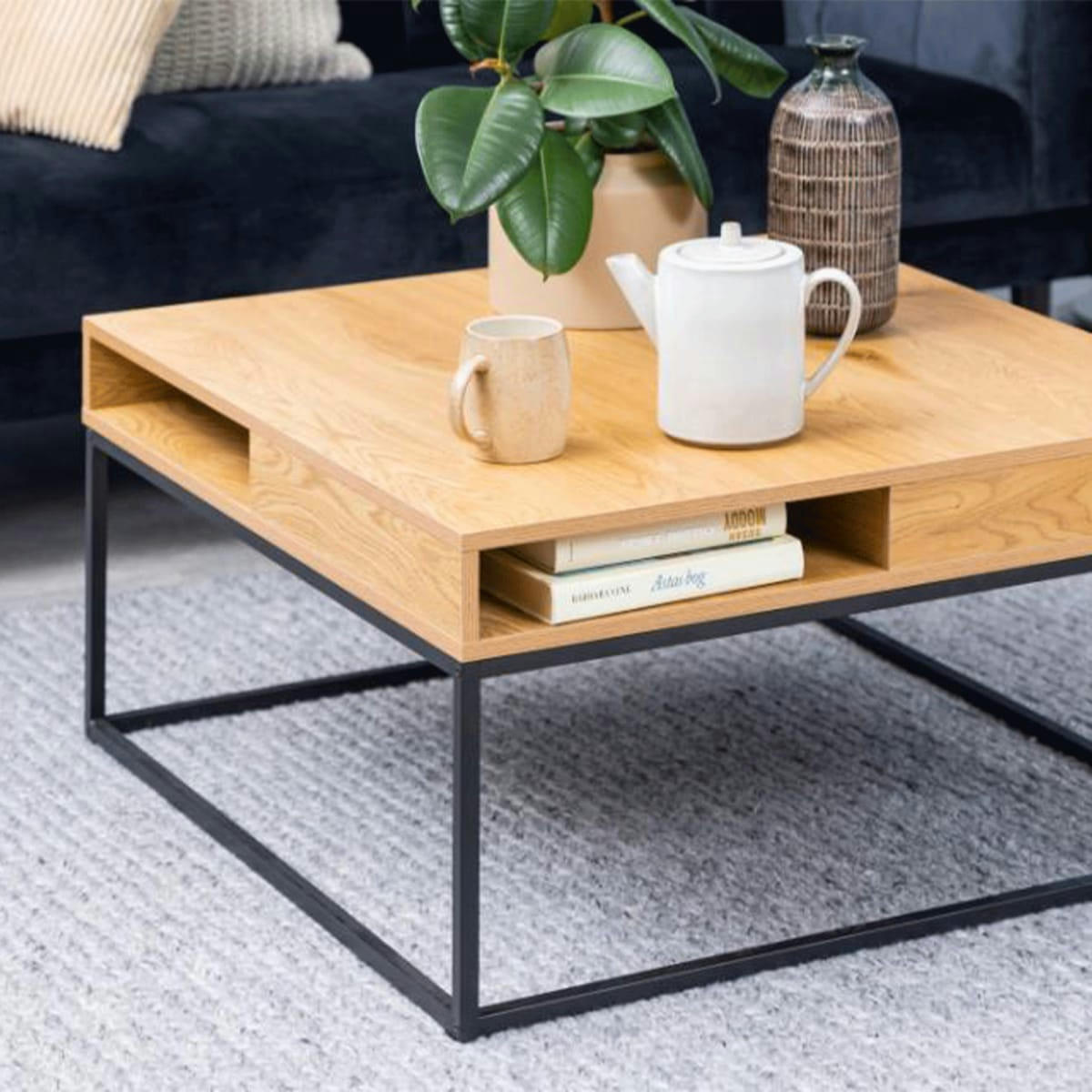 WILLY - Table basse carrée en bois massif et métal