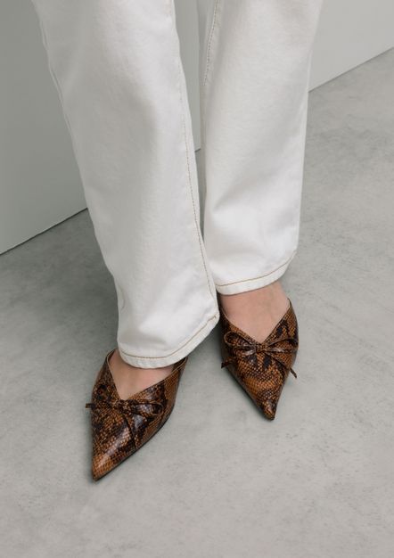 Bruine snake slingbacks met strikje