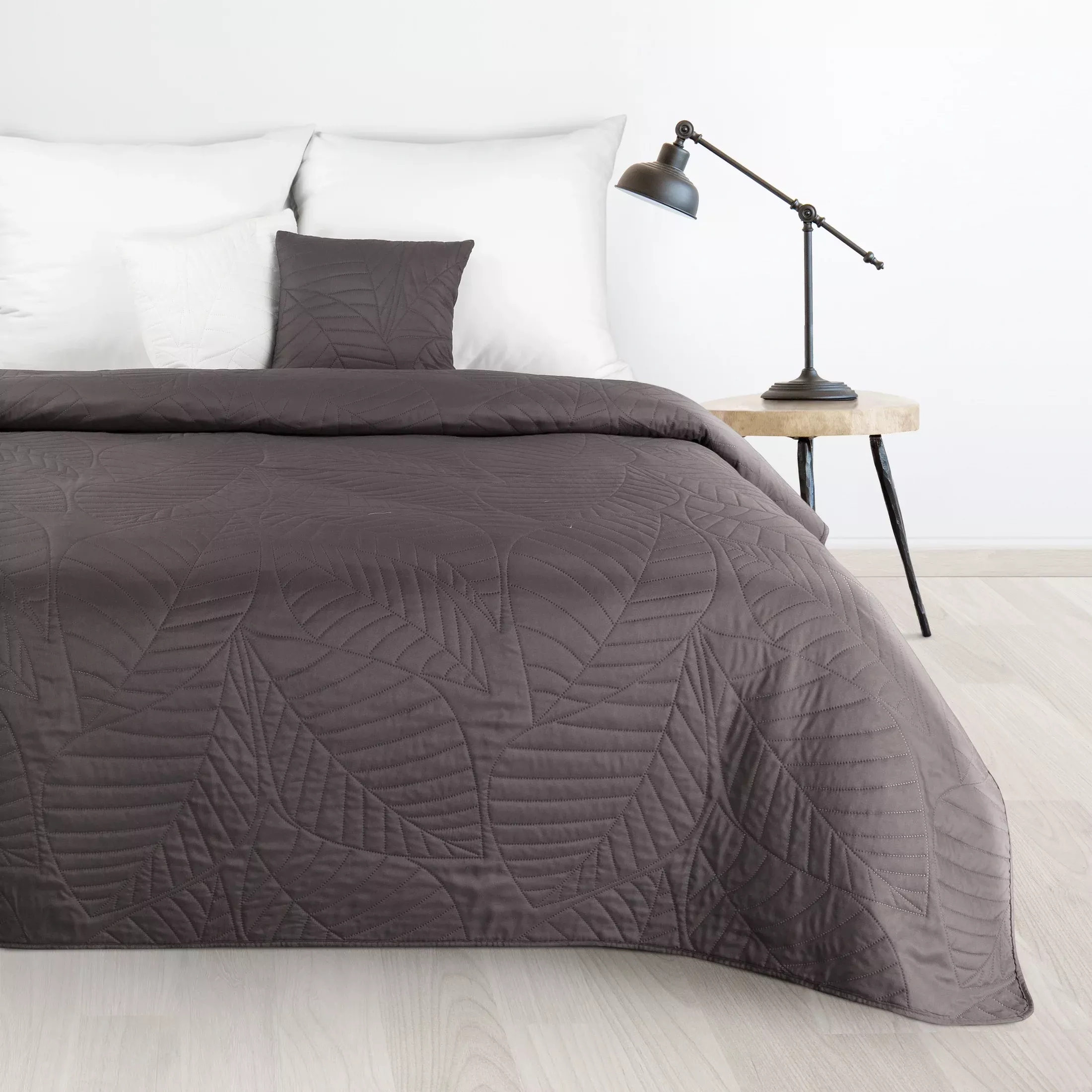 Narzuta grafitowa 170x210 cm z motywem liści wytłaczanym techniką hot press BONI 6 Design 91